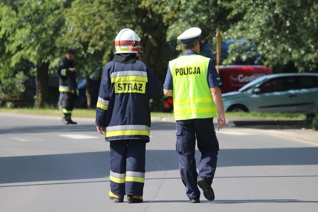 Motocyklista uderzył w barierki