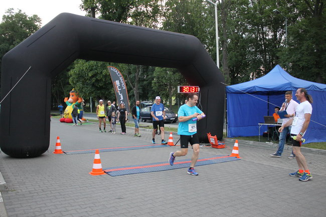 Maratońska sztafeta nocą