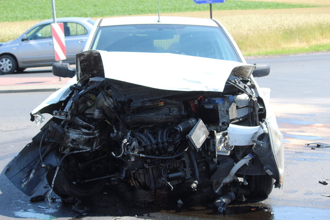 Auto w polu, pasażerka w szpitalu
