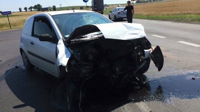 Auto w polu, pasażerka w szpitalu