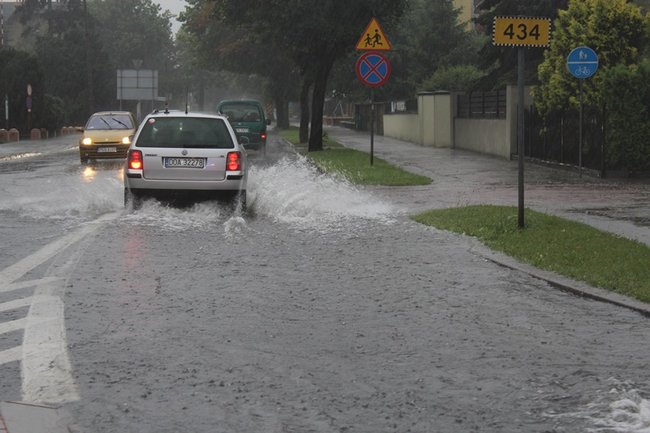 Ulewa przetacza się przez powiat