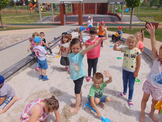Rodzice do pracy, dzieci na półkolonie