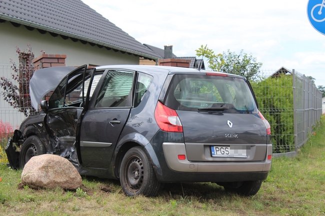 Trzy auta zderzyły się na skrzyżowaniu