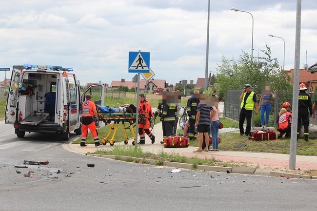 Trzy auta zderzyły się na skrzyżowaniu