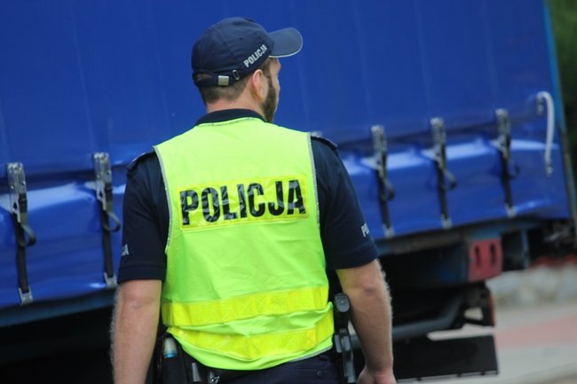 Zdarzenie przed posterunkiem policji