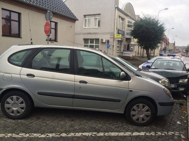 Nie wyrobił i skasował dwa auta