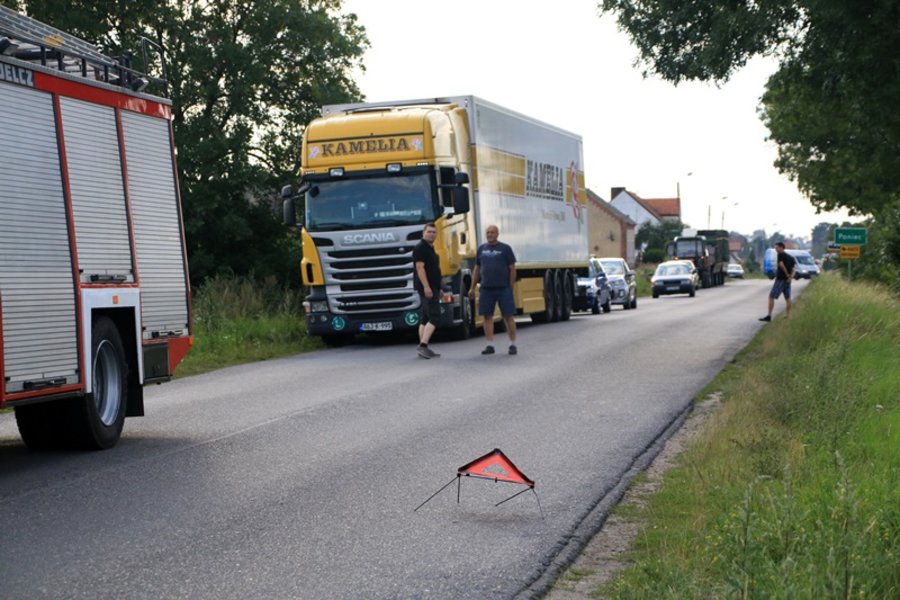 Zderzenie na prostej drodze.Są ranni