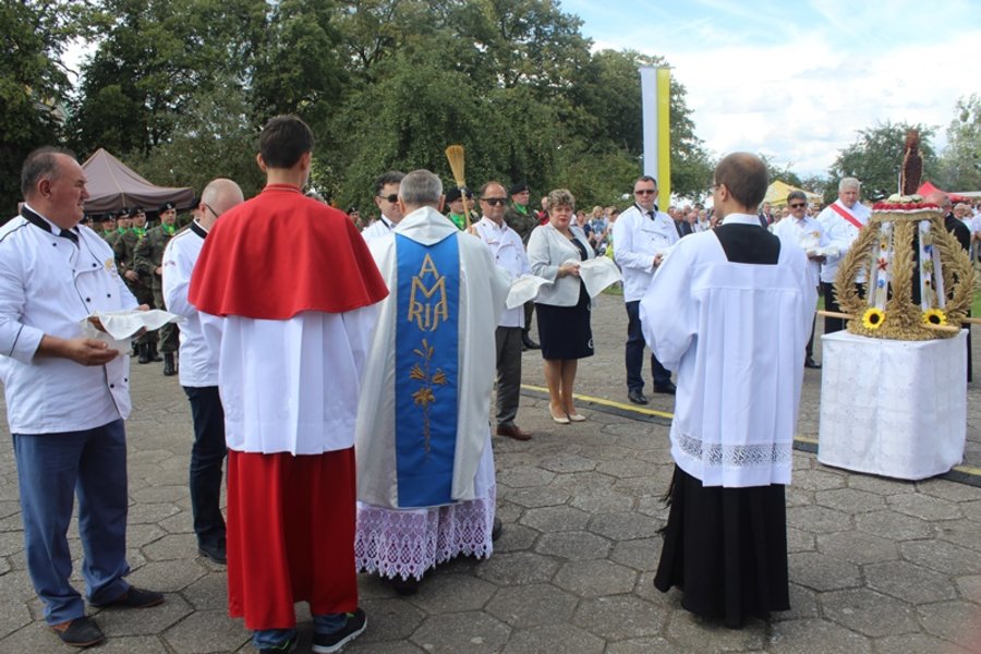 Poświęcili plony, dziękując Bogu