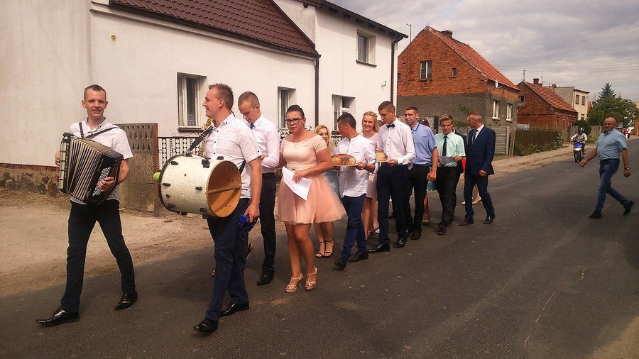 Bawili się przez całą noc