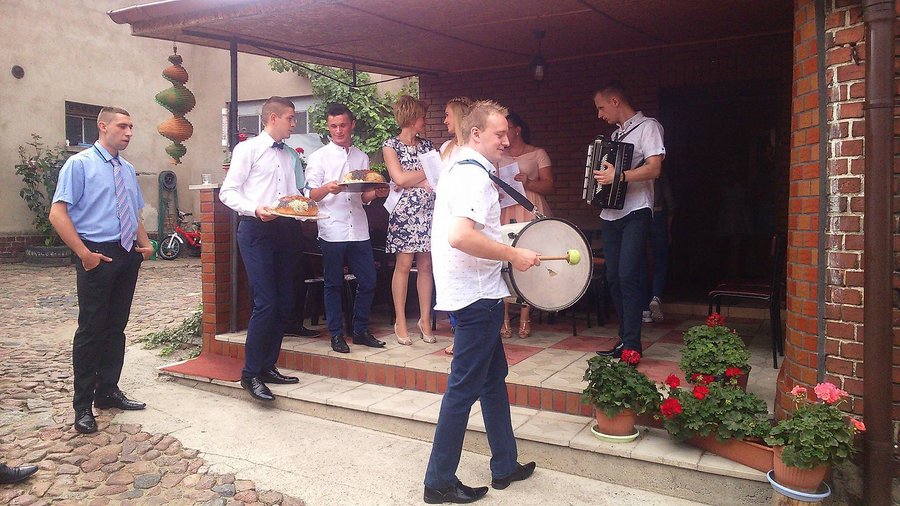 Bawili się przez całą noc