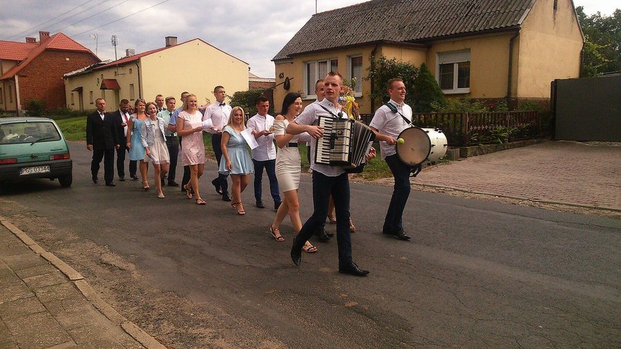 Bawili się przez całą noc