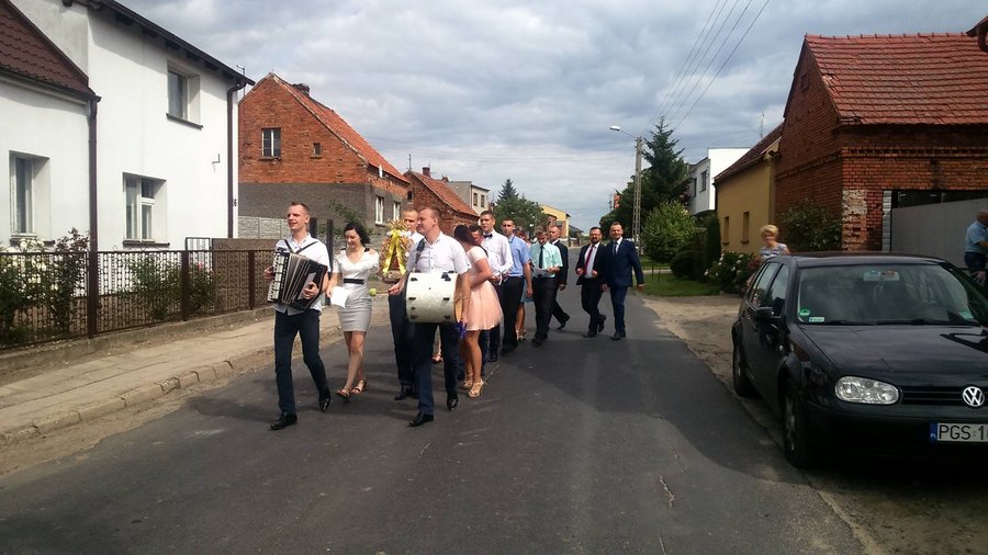 Bawili się przez całą noc