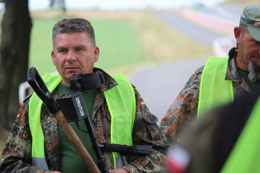 W poszukiwaniu armat, mogił i...