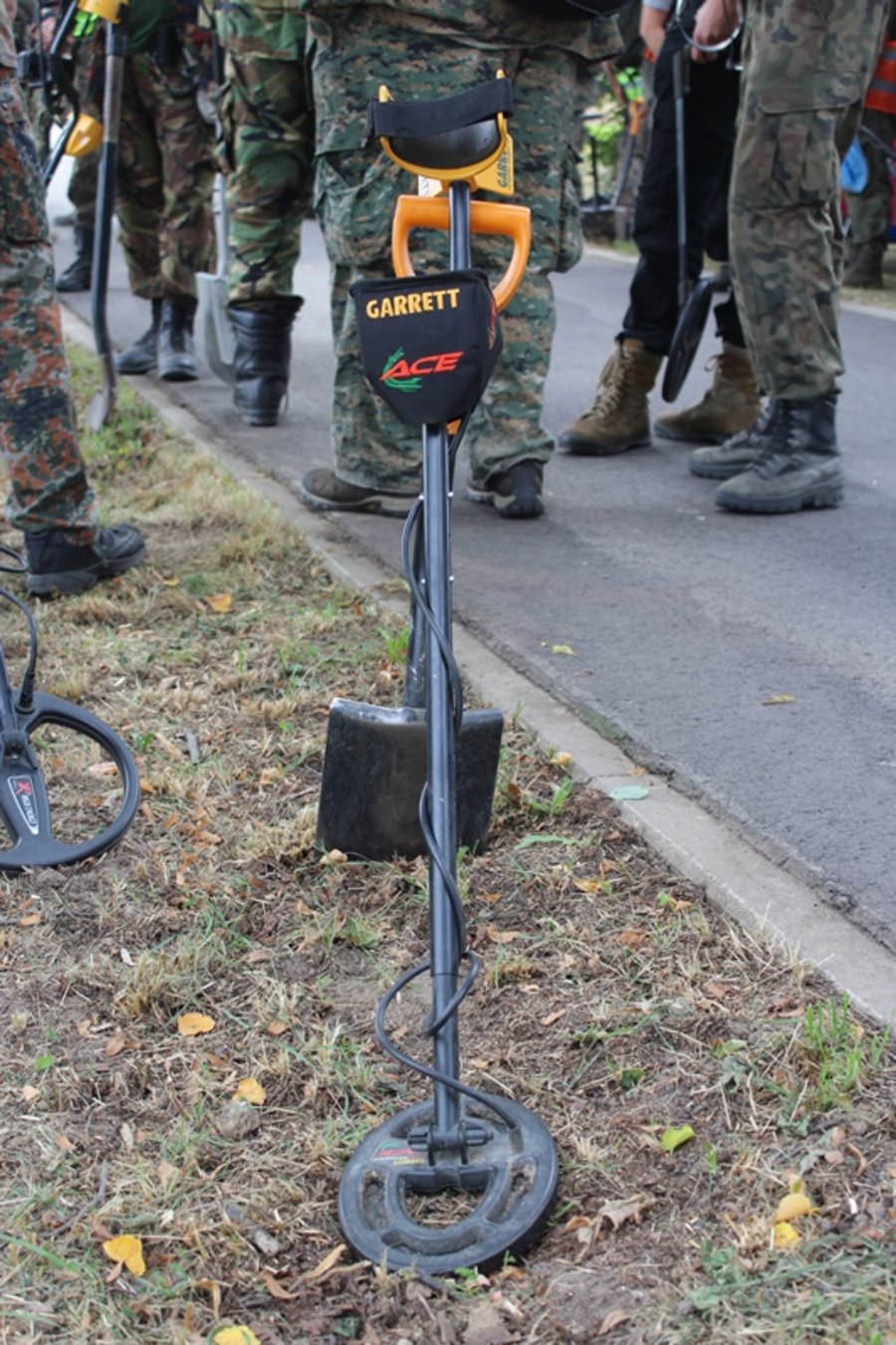 W poszukiwaniu armat, mogił i...