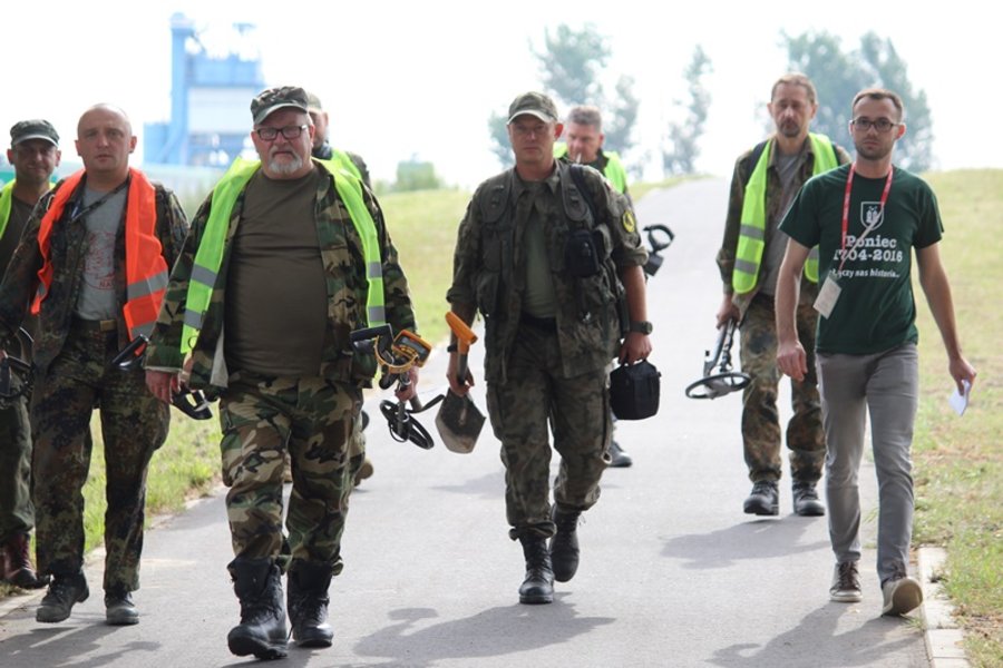 W poszukiwaniu armat, mogił i...