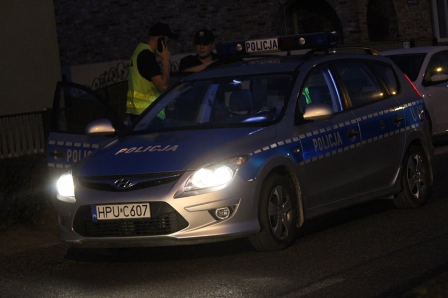 Pijany kierowca uderzył w płot.Auto spłonęło