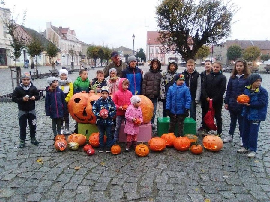 Straszne dekoracje na rynku