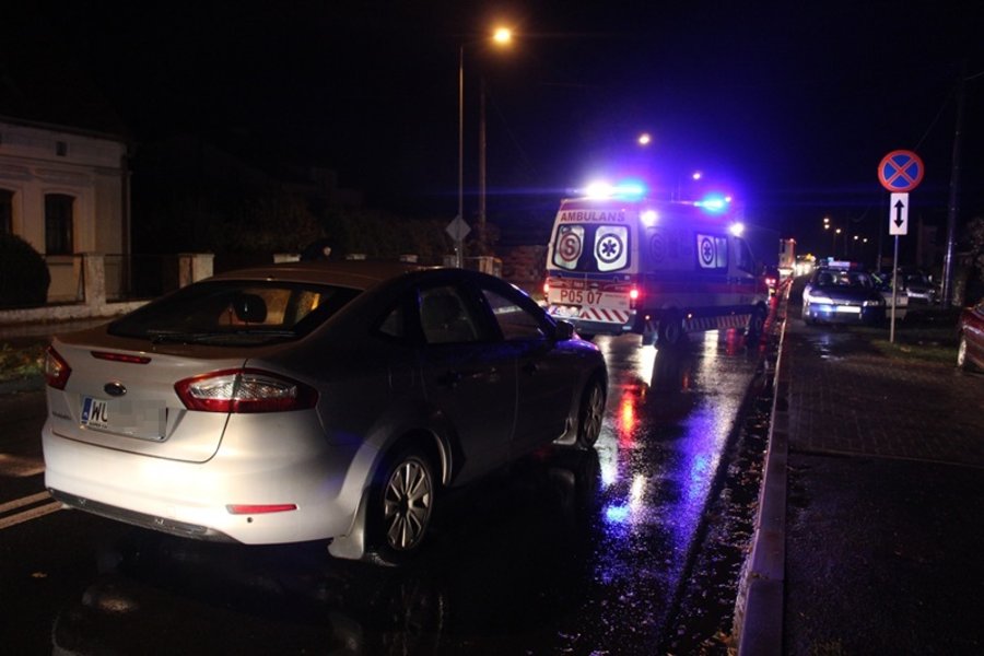 Samochód wjechał w grupę młodzieży
