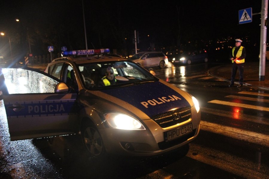 Samochód wjechał w grupę młodzieży