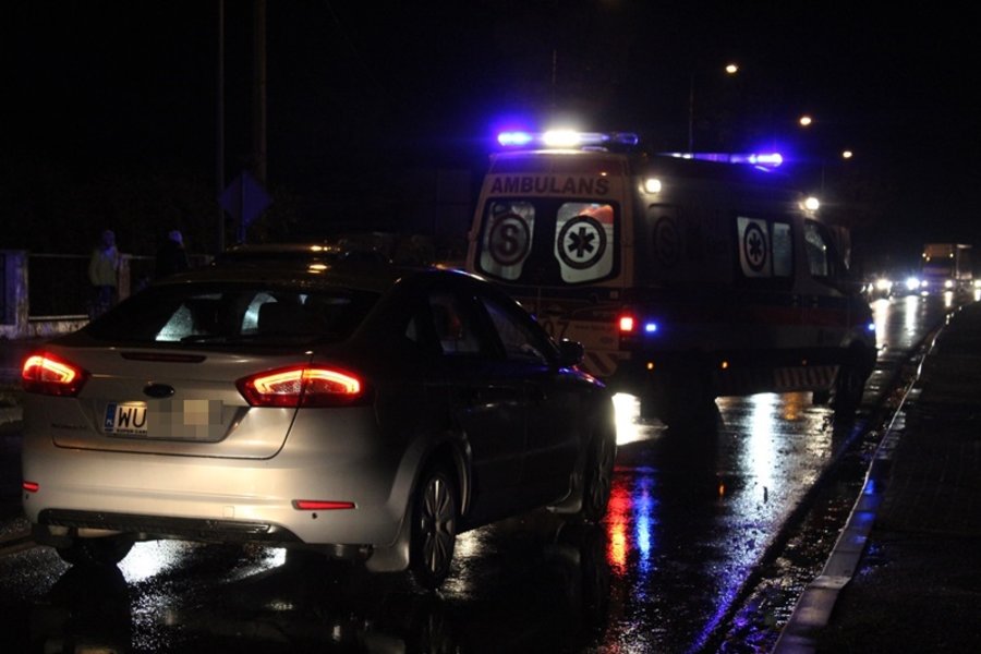 Samochód wjechał w grupę młodzieży