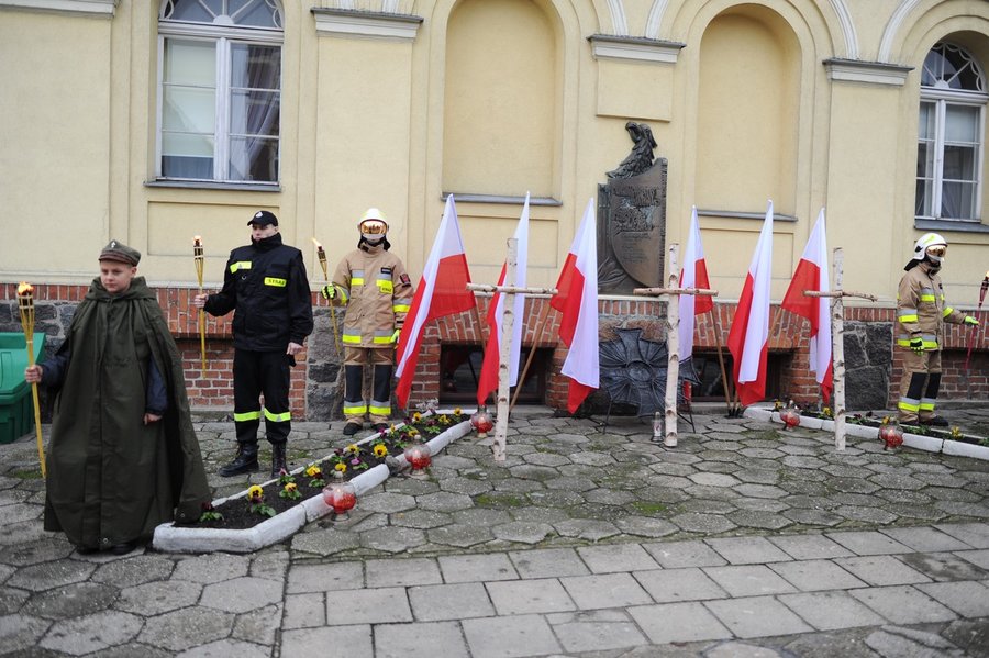 Msza, przemarsz i wiązanki