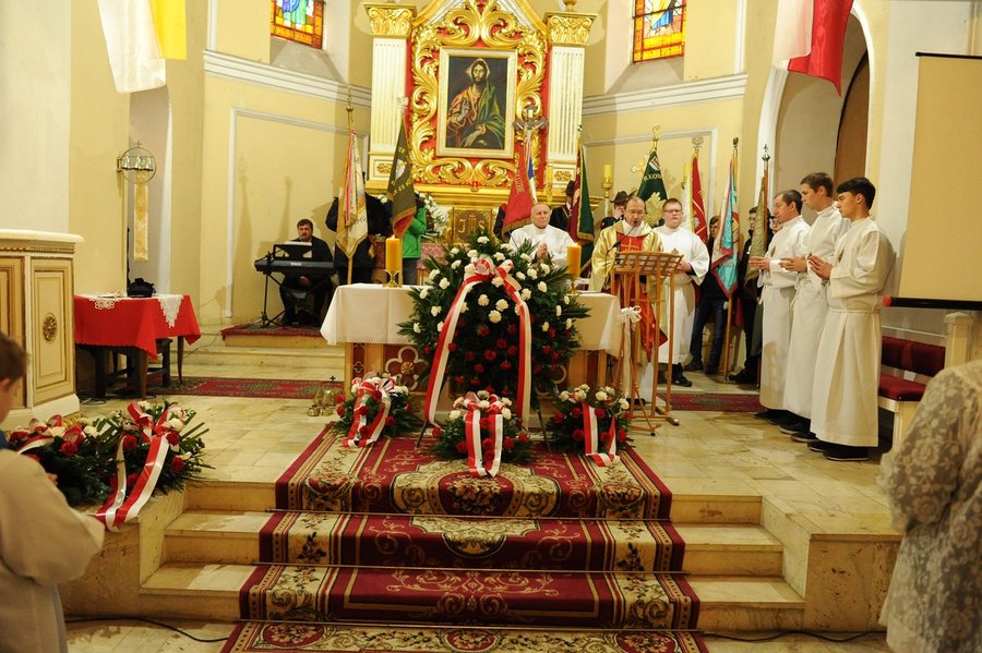 Msza, przemarsz i wiązanki