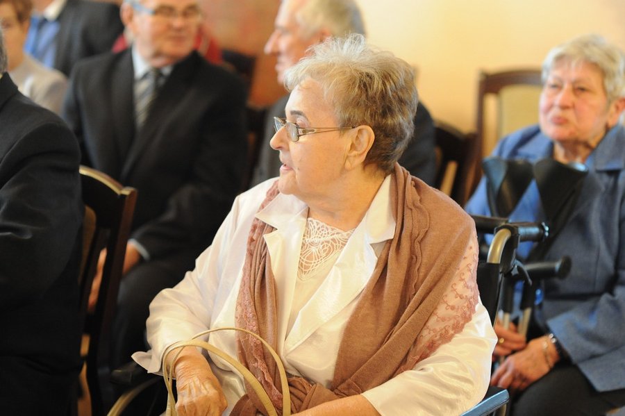 Medale i kwiaty dla małżeństw