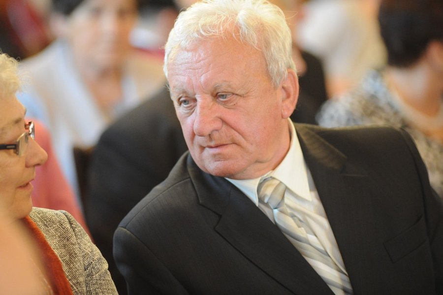 Medale i kwiaty dla małżeństw