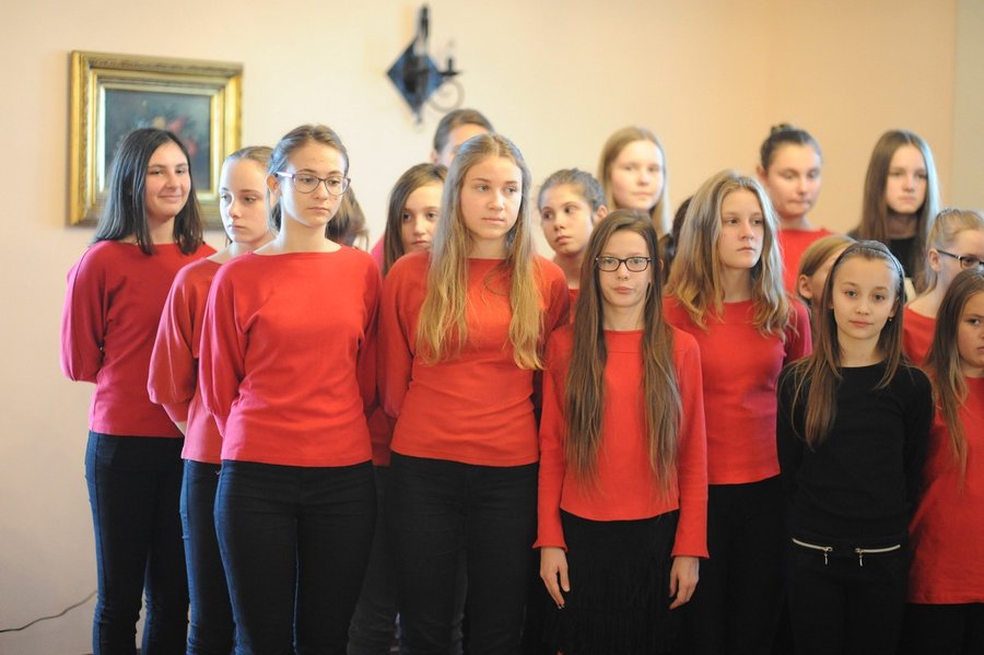 Medale i kwiaty dla małżeństw