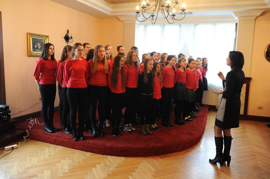 Medale i kwiaty dla małżeństw