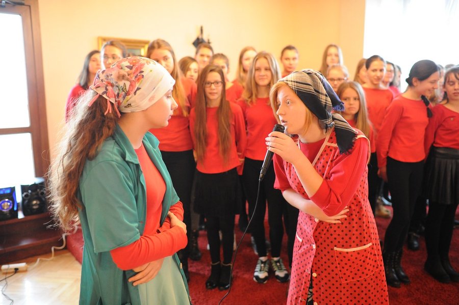 Medale i kwiaty dla małżeństw