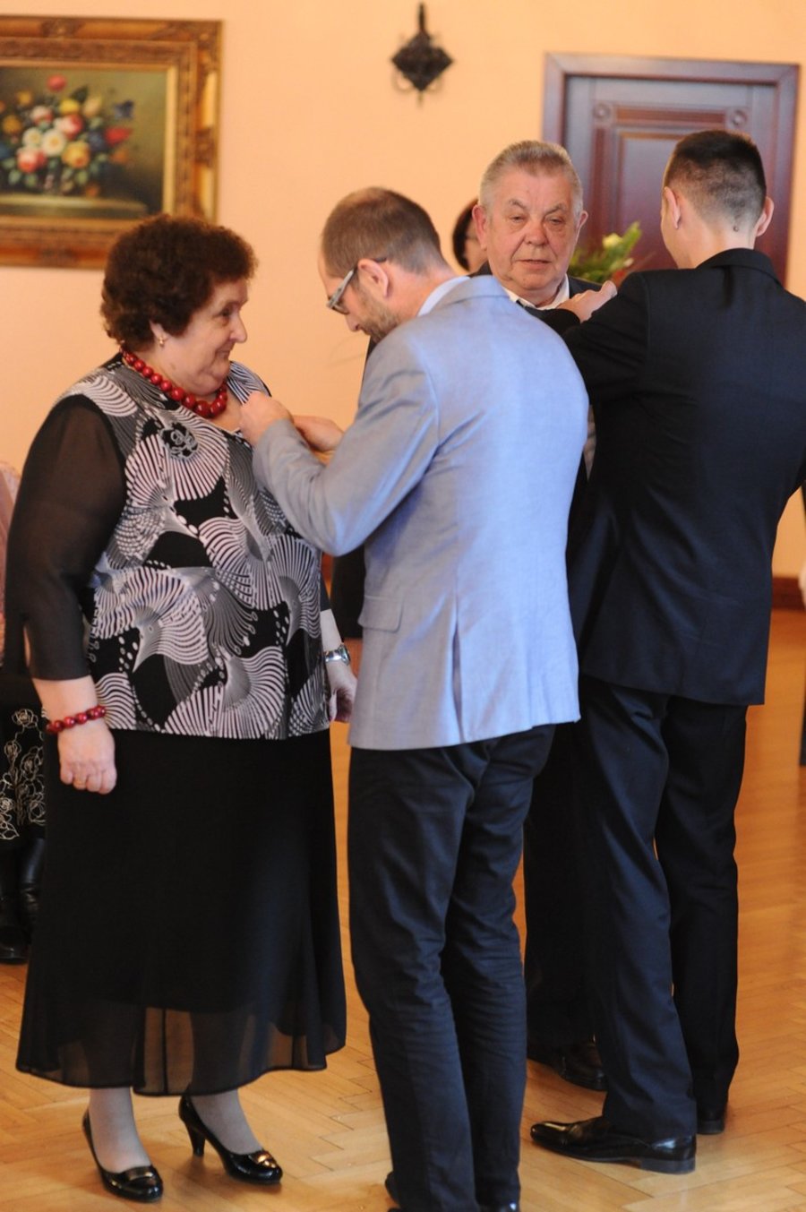 Medale i kwiaty dla małżeństw
