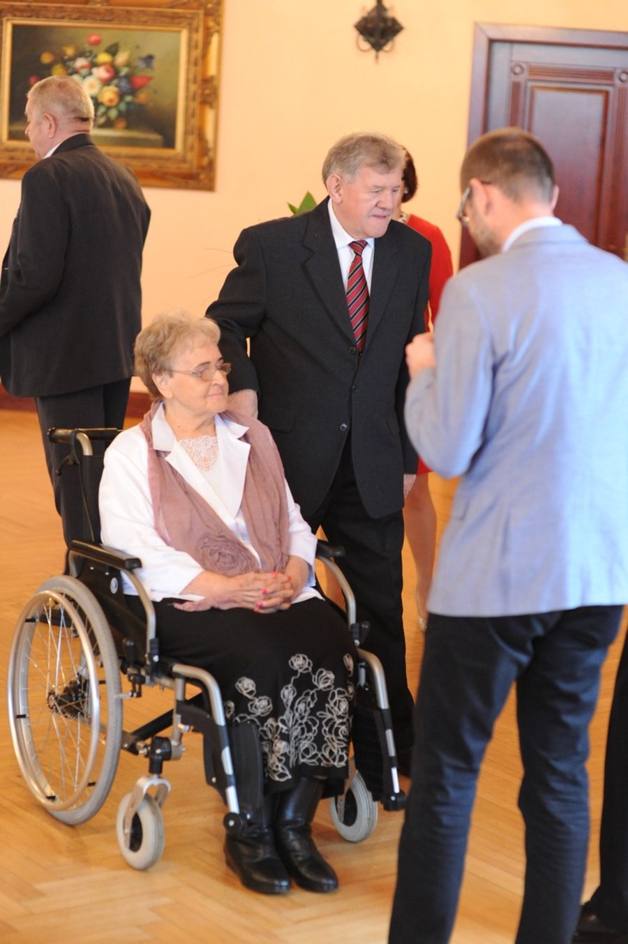 Medale i kwiaty dla małżeństw
