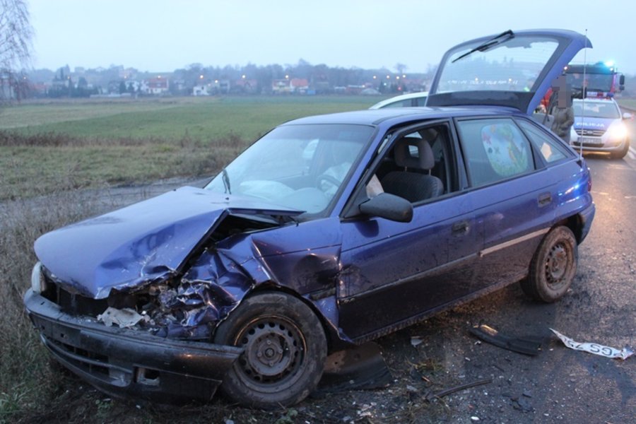 Ścięła łuk i uderzyła w opla