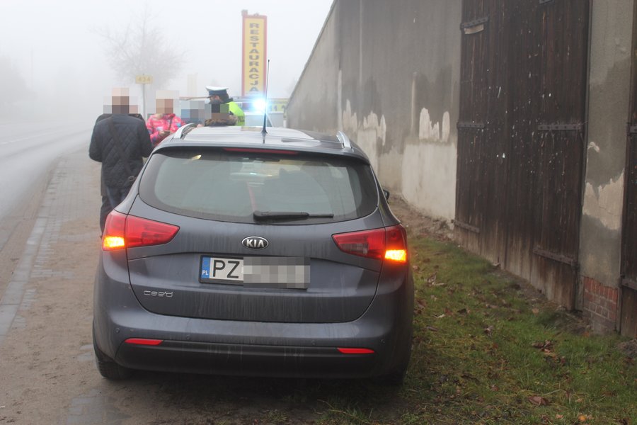 Nieoznakowany radiowóz uderzył w lawetę
