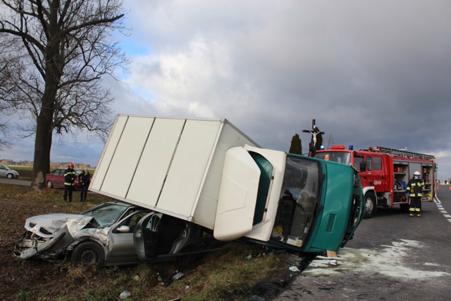 Ciężarówka przygniotła trzy osoby