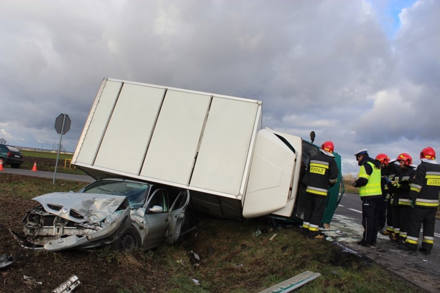 Ciężarówka przygniotła trzy osoby