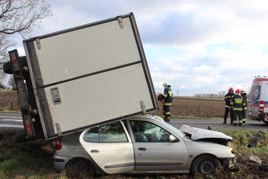 Ciężarówka przygniotła trzy osoby
