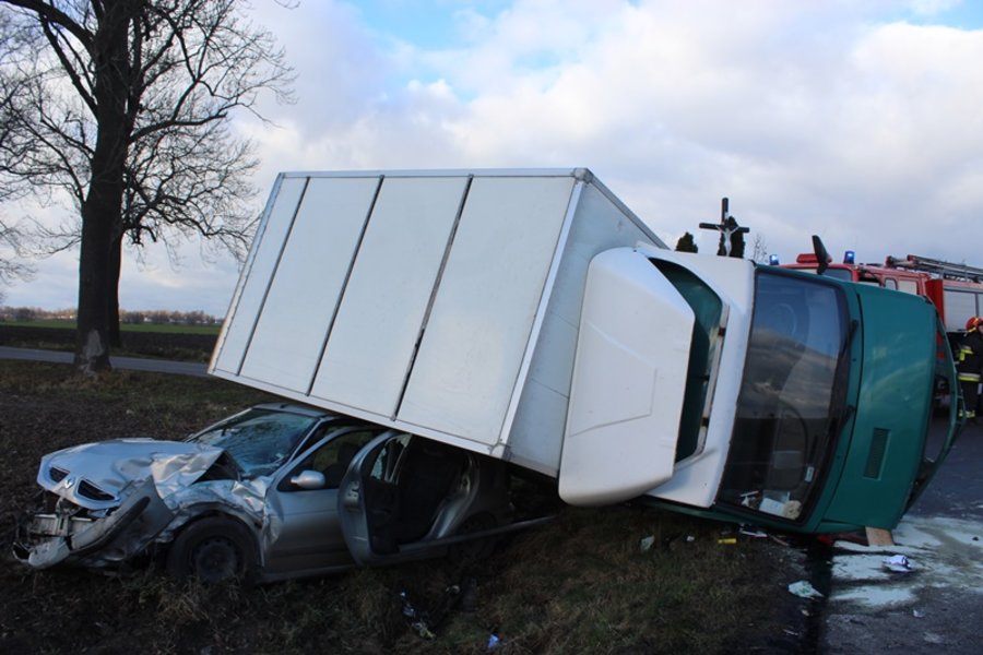 Ciężarówka przygniotła trzy osoby
