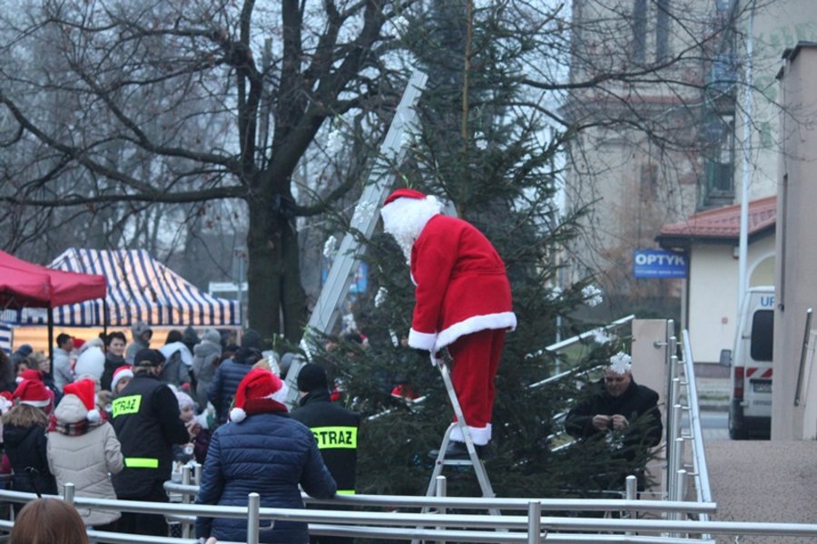 Mikołaj utknął w kominie. Trzeba było go ratować!