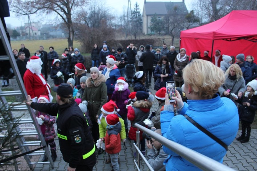 Mikołaj utknął w kominie. Trzeba było go ratować!