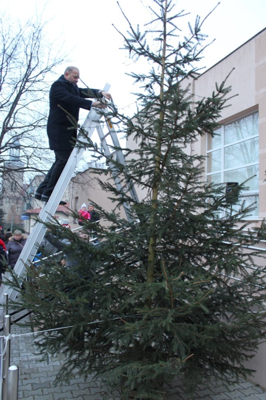 Mikołaj utknął w kominie. Trzeba było go ratować!