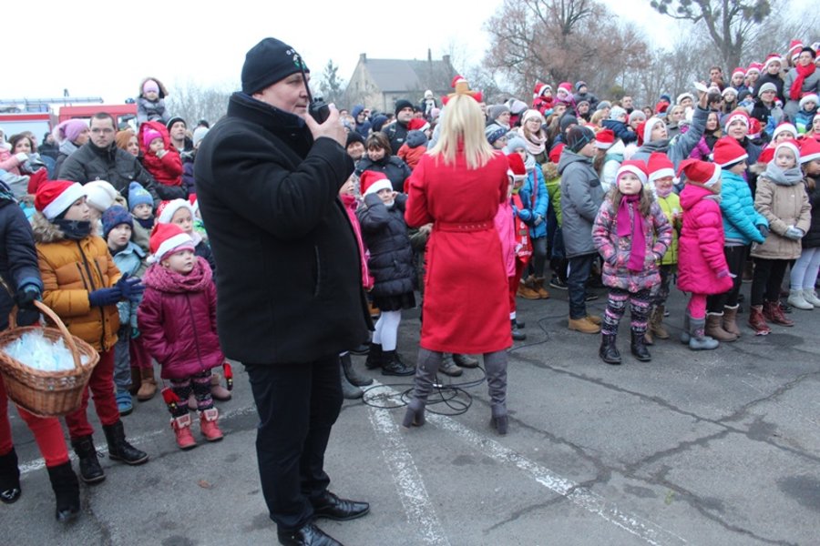 Mikołaj utknął w kominie. Trzeba było go ratować!