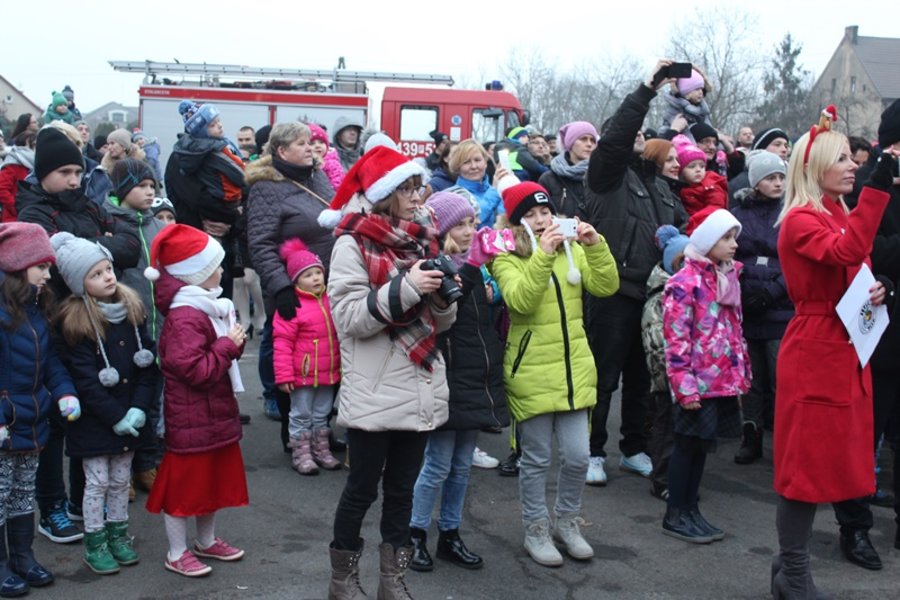 Mikołaj utknął w kominie. Trzeba było go ratować!