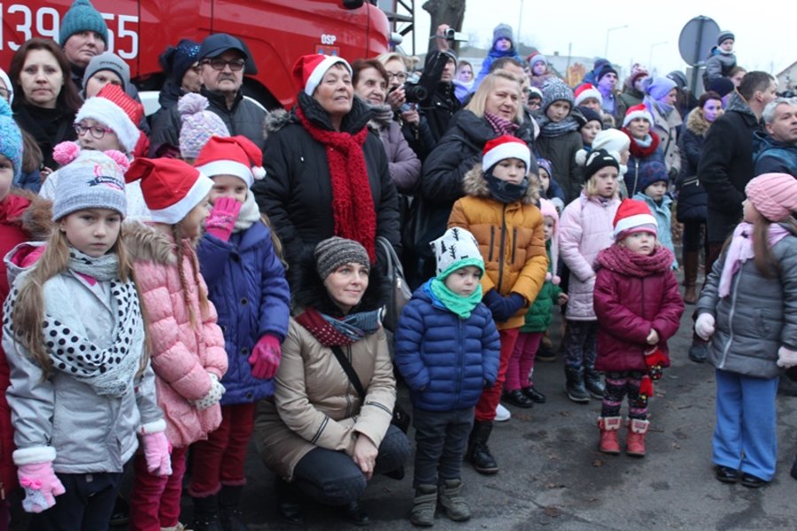 Mikołaj utknął w kominie. Trzeba było go ratować!