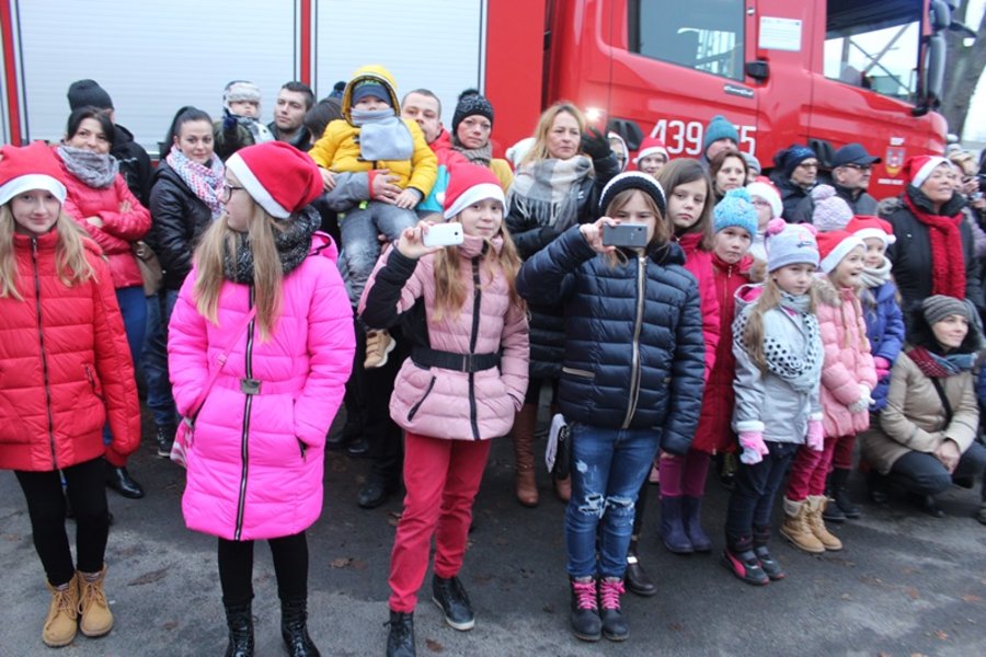 Mikołaj utknął w kominie. Trzeba było go ratować!