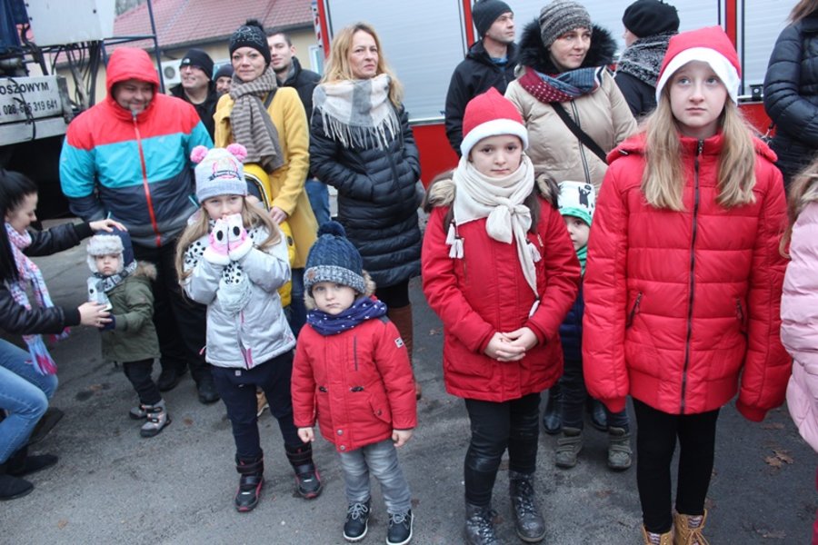 Mikołaj utknął w kominie. Trzeba było go ratować!
