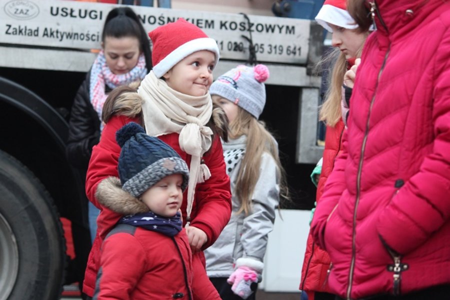 Mikołaj utknął w kominie. Trzeba było go ratować!