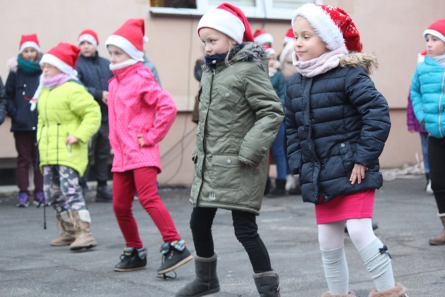 Mikołaj utknął w kominie. Trzeba było go ratować!