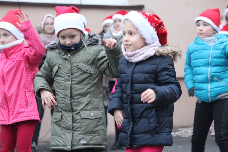 Mikołaj utknął w kominie. Trzeba było go ratować!